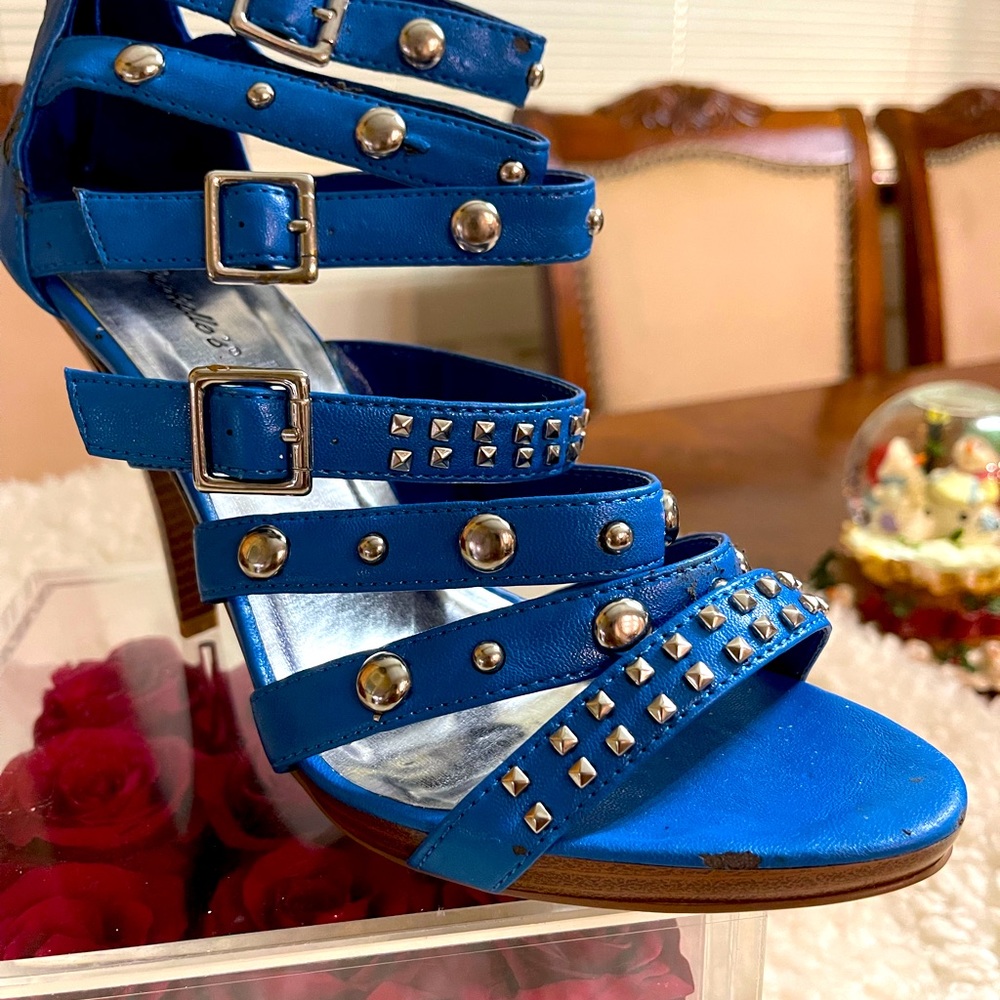 OCEAN BLUE STUDDED HEELS👍